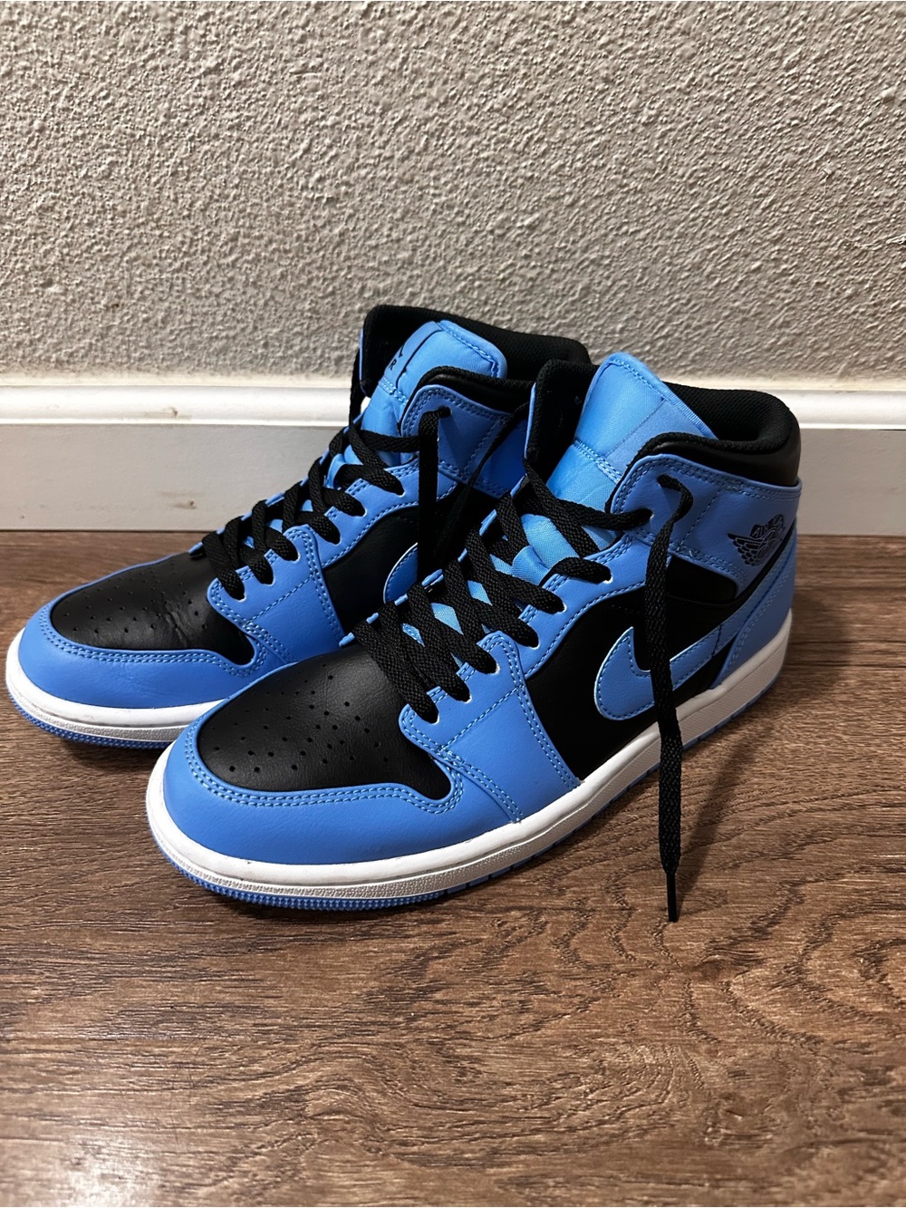 Air Jordan 1 Mid - University Blue